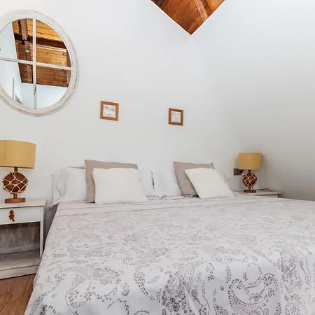 Baruhaus Atico Guzman Lejlighed *